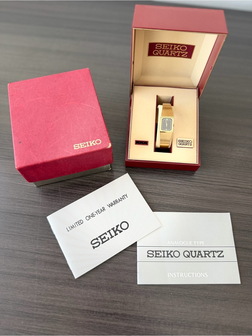 Vintage Seiko Quartz Women's Watch 1400-8109 Black Dial Gold Tone Bangle BOX